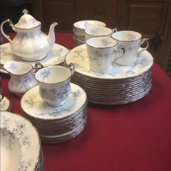 Paragon, Brides Choice, Fine Bone China Dinnerware - Picture 2 of 8